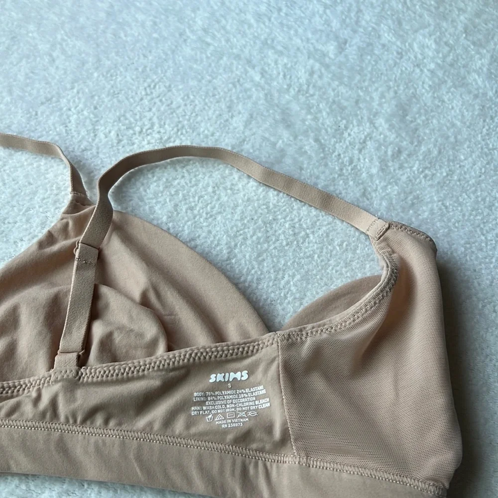 SKIMS Fits Everybody Crossover Bralette